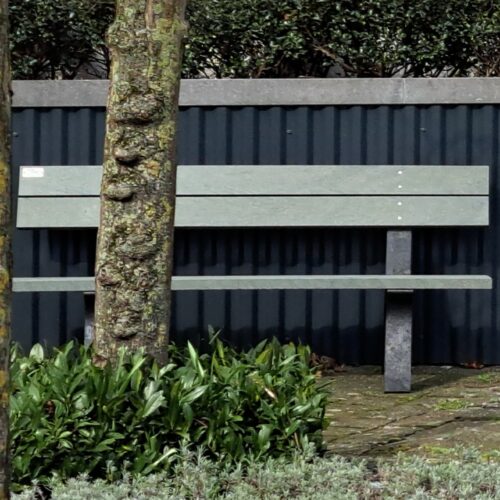 Kunststof parkbank Porto - Govaplast 10 Parkbank Porto, doordat hier geen vuil aan hecht, ook zeer geschikt om onder bomen te plaatsen. Rotvrij en graffittiproof park-, straatmeubilair.